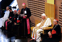 Accueil de Jean-Paul 2 par Mgr Herbulot